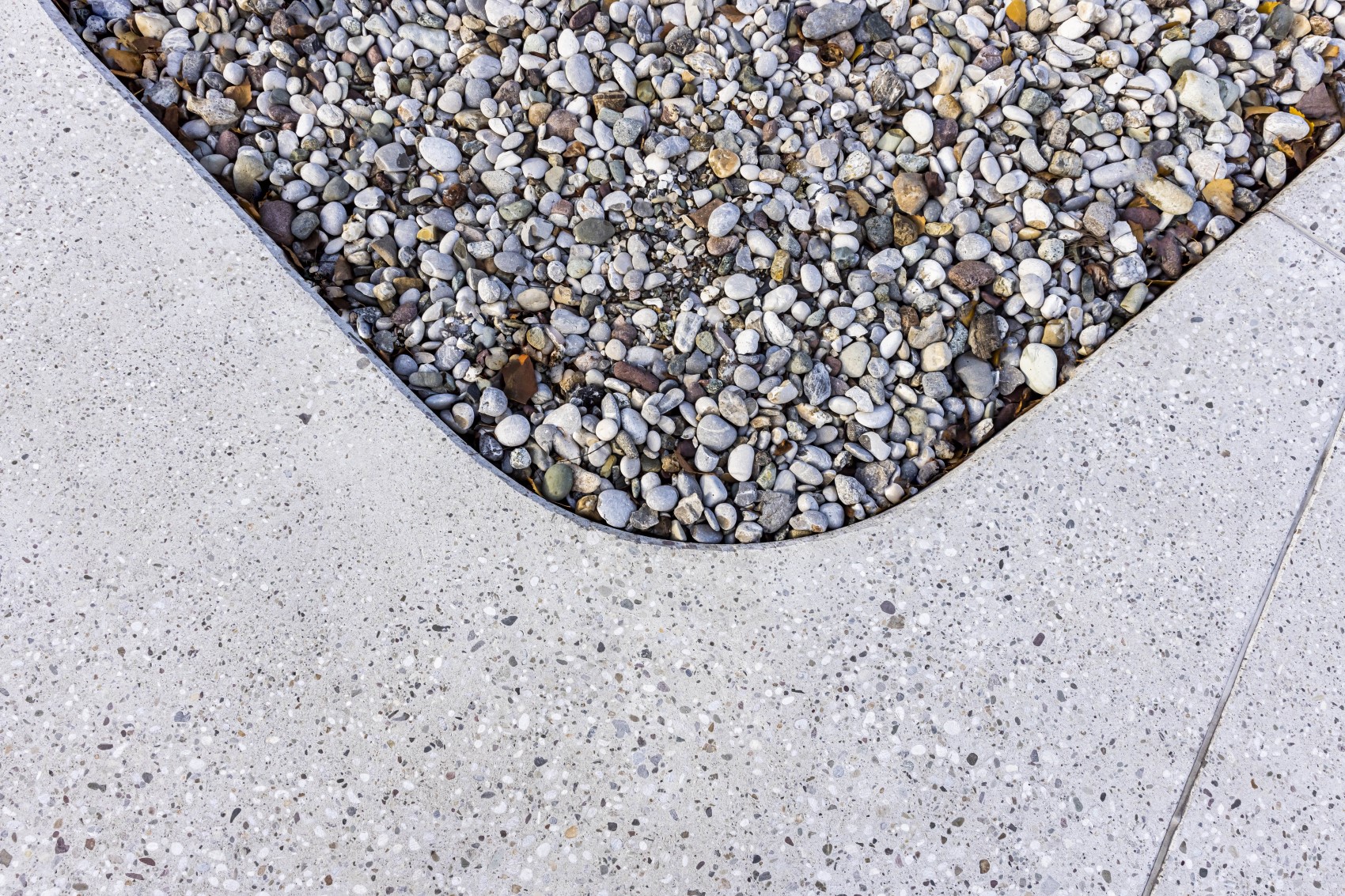 CEMEX dekorativni beton CoolirCUSTOM bijeli cement s riječnim agregatom